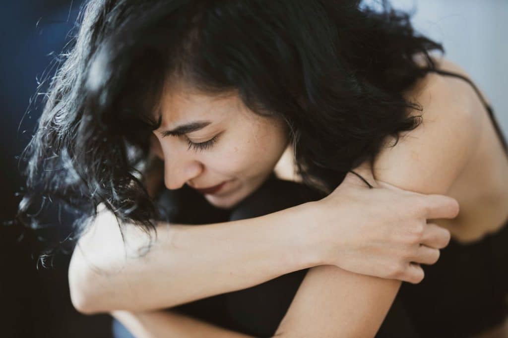 Come riconquistare un narcisista, donna triste