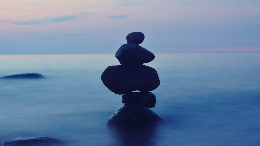 equilibrio emotivo dopo una rottura, sassi in equilibrio