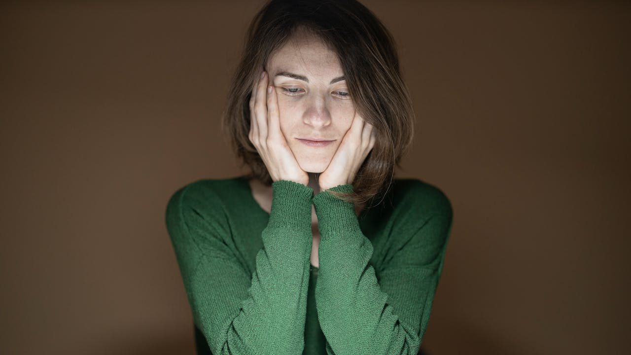 donna triste, come dimenticare un uomo sposato